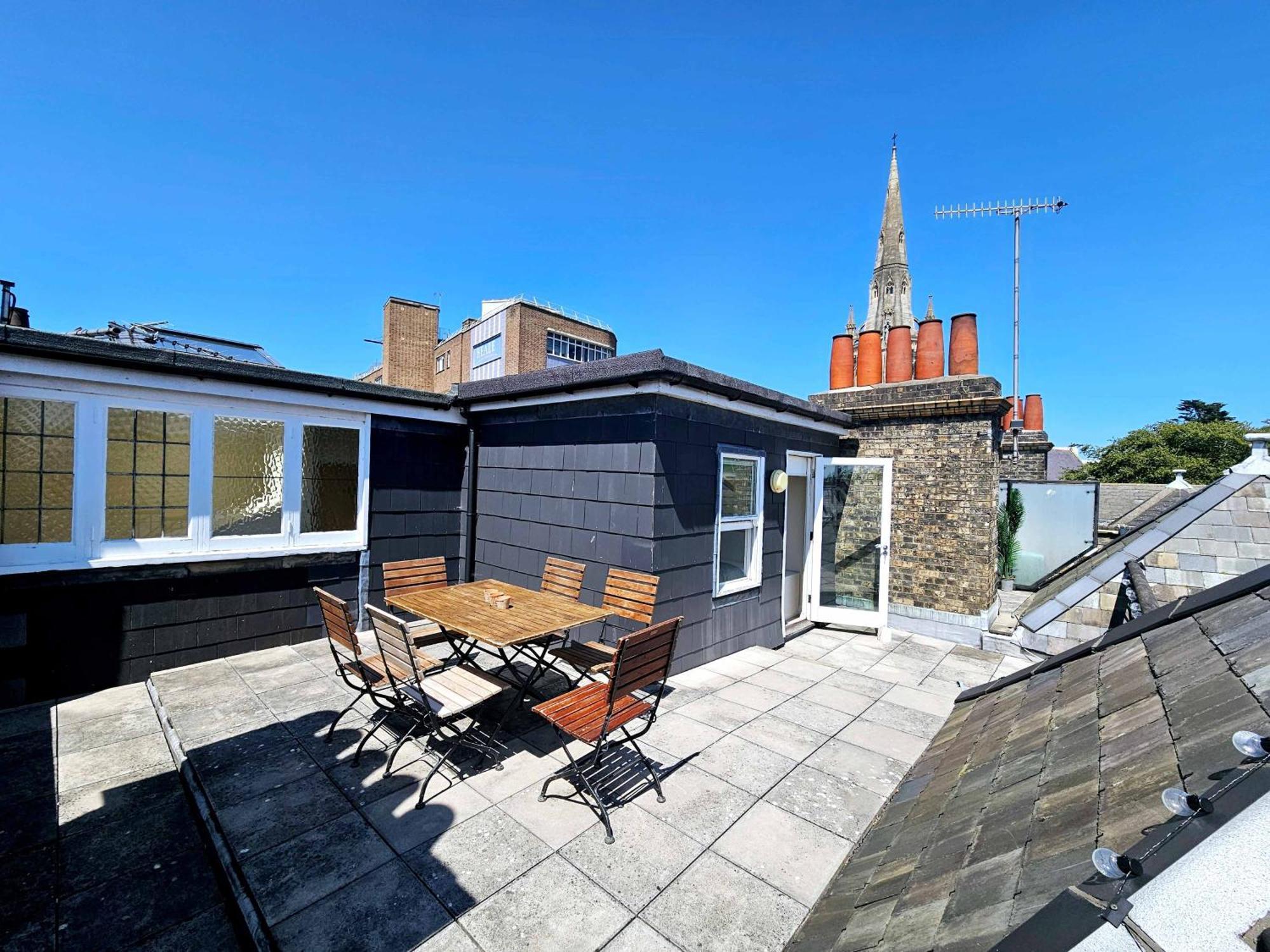 Cityscape Haven: 1 Bedroom Apartment With Terrace And City View Bournemouth Bagian luar foto