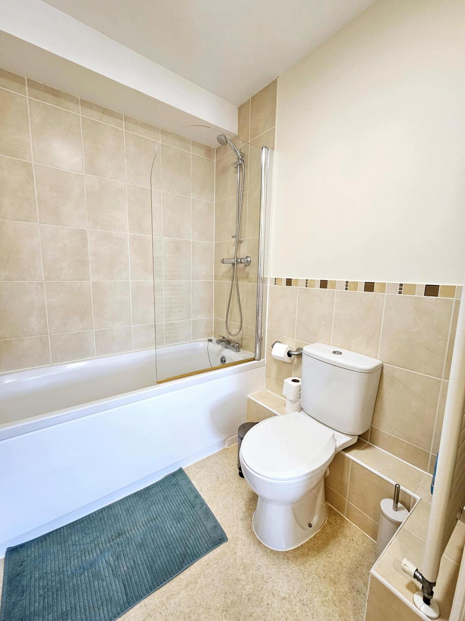 Cityscape Haven: 1 Bedroom Apartment With Terrace And City View Bournemouth Bagian luar foto
