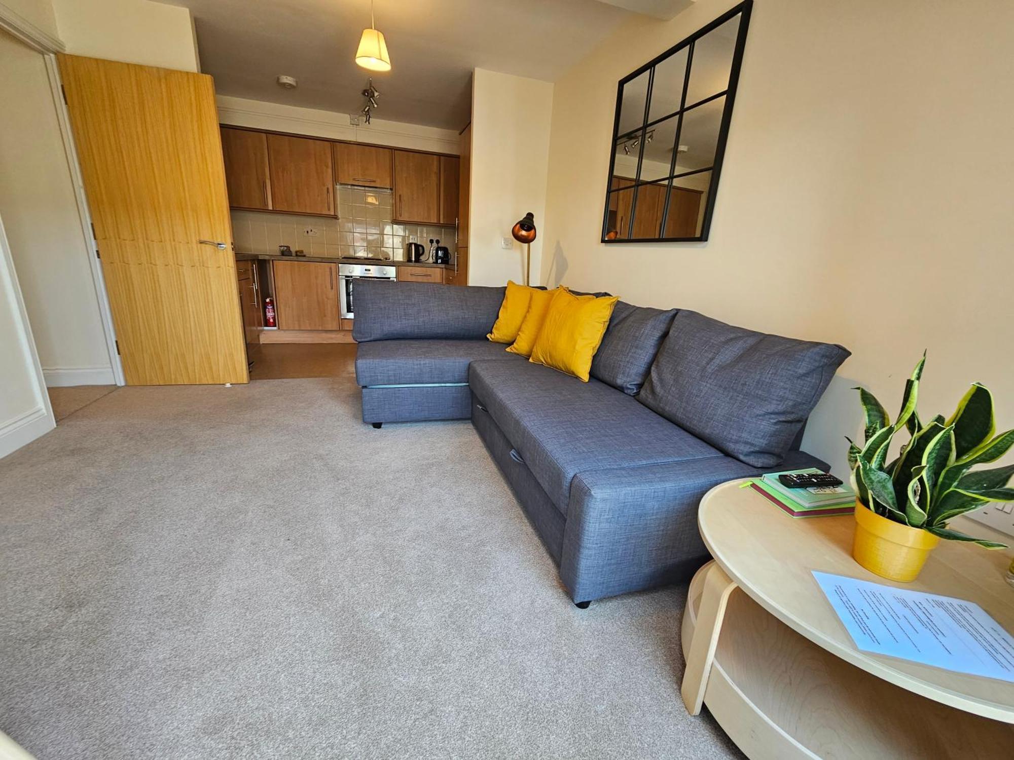 Cityscape Haven: 1 Bedroom Apartment With Terrace And City View Bournemouth Bagian luar foto
